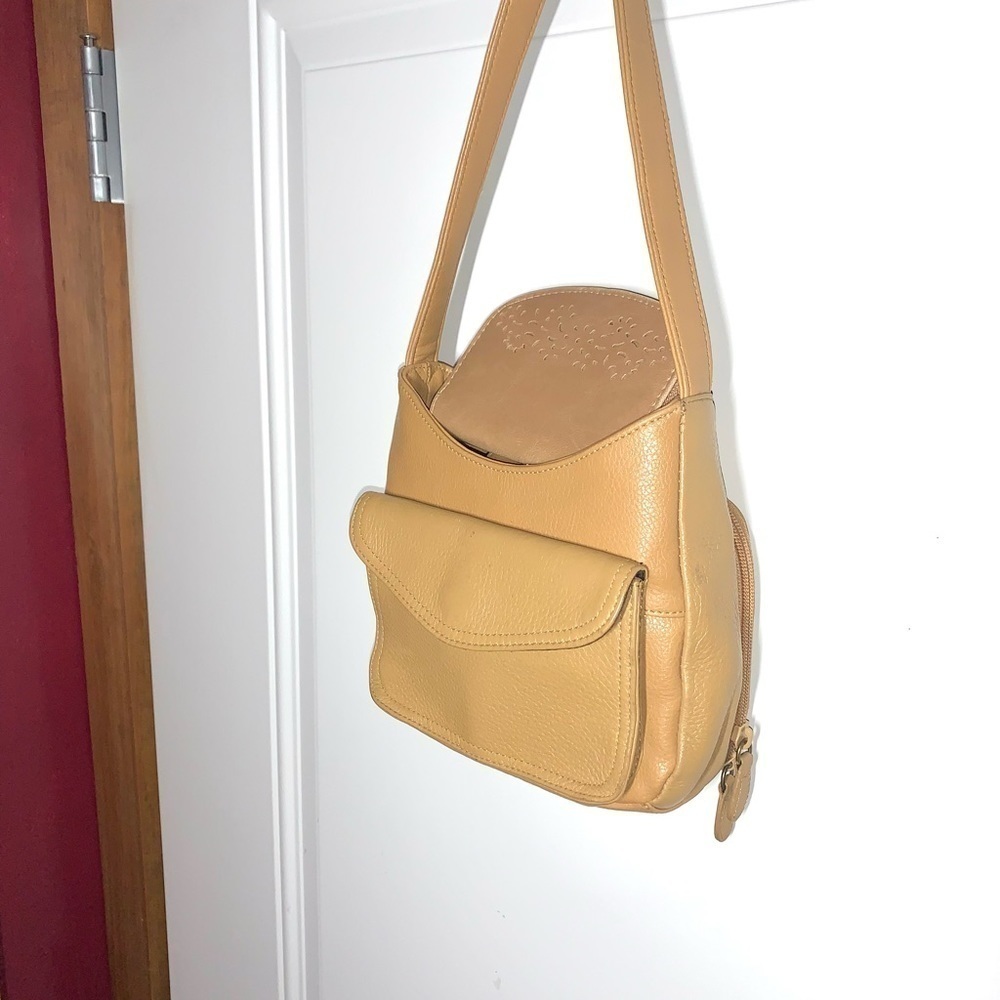 Q&A Small Tan Purse and Wallet - Picture 14 of 14